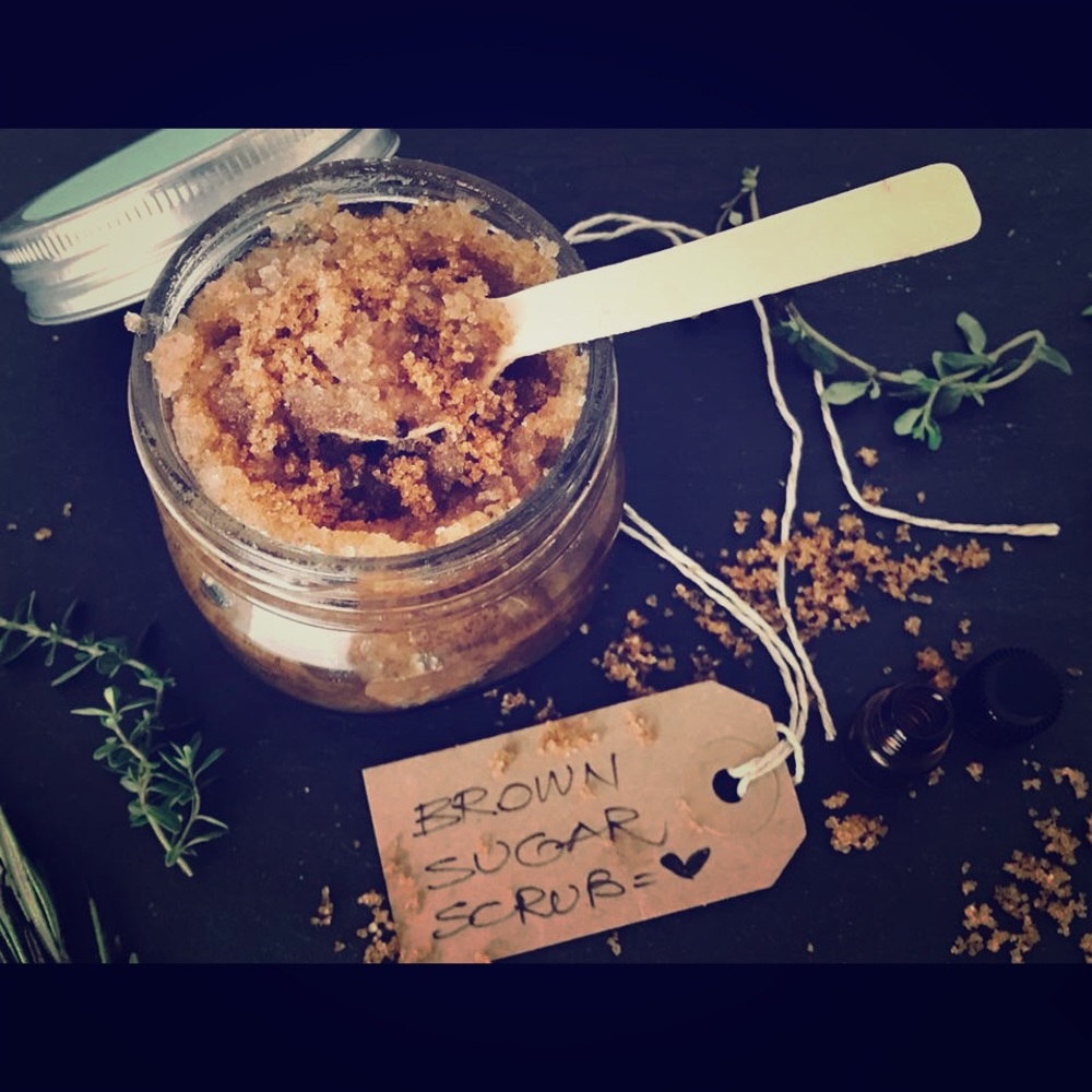 Brown Sugar Scrub - Picture 1 of 2